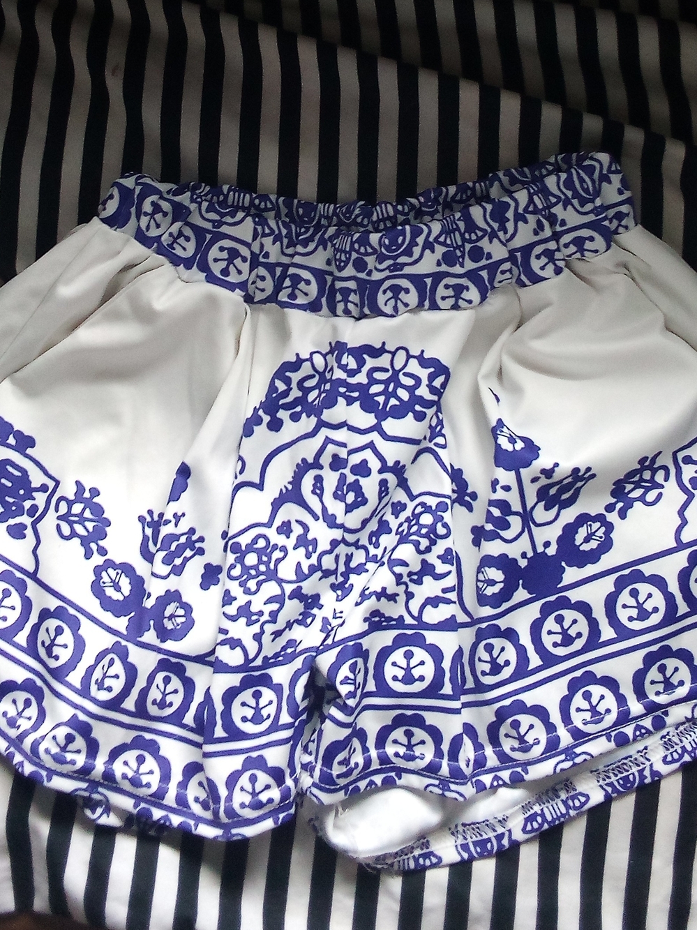 White & Blue Floral Pattern Women’s Skort with Elastic Waist